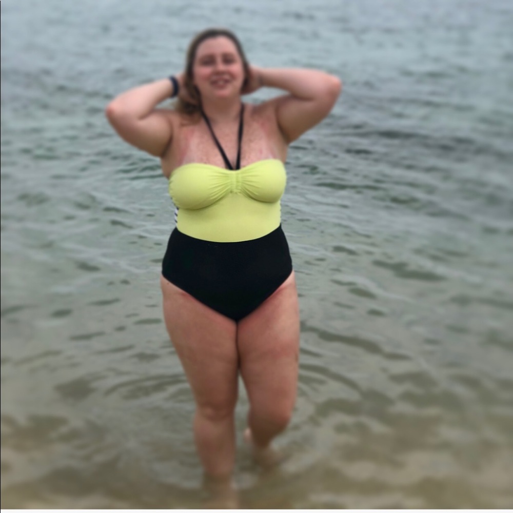 FLATTERING ONE PIECE!